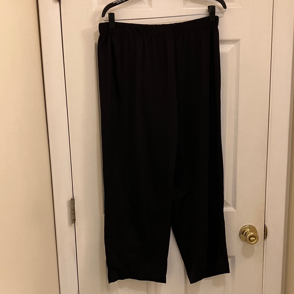 Vintage L.L. Bean Women's Classic Black Workout Pants With Elastic Waist
